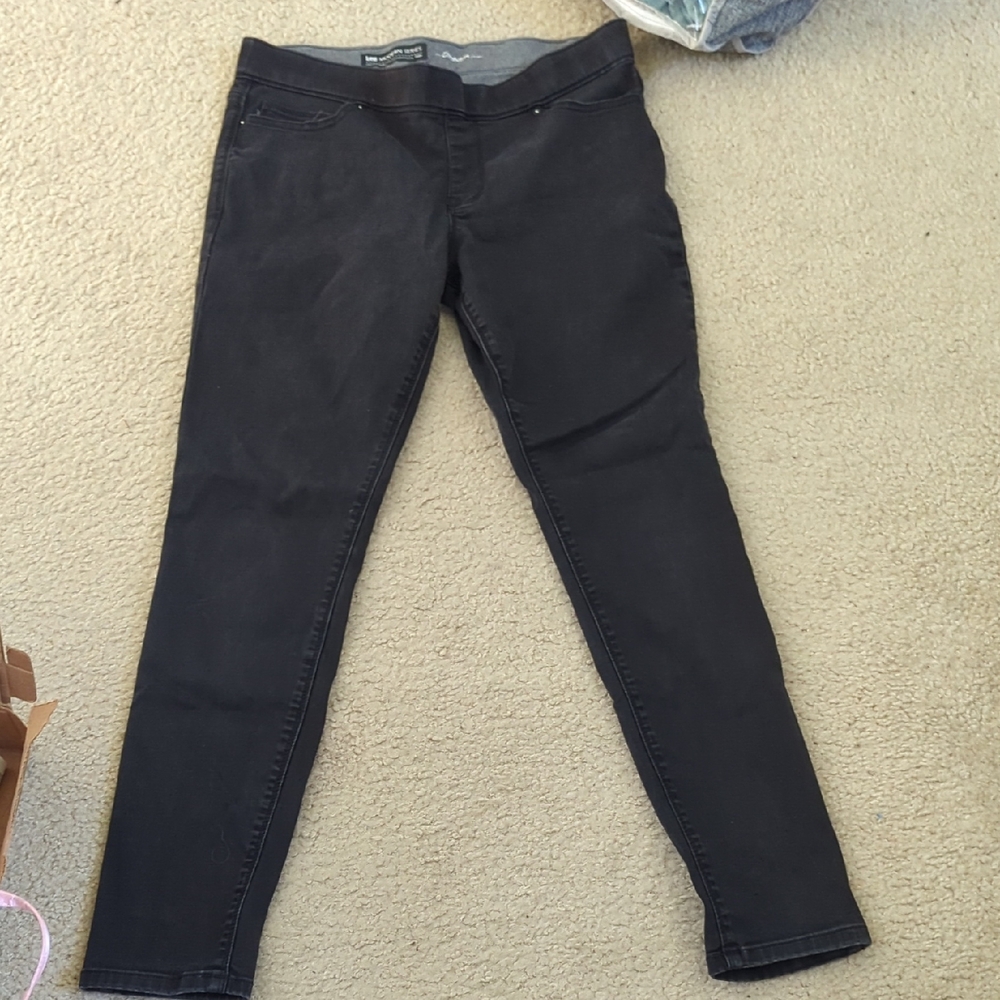 Gently Worn Lee Women's Black Skinny Jeans- Size 10 Med